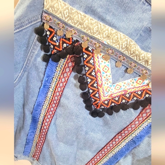 NWOT Embroidered Bohemian Decorated Fringe Denim Jean Jacket - Picture 2 of 6